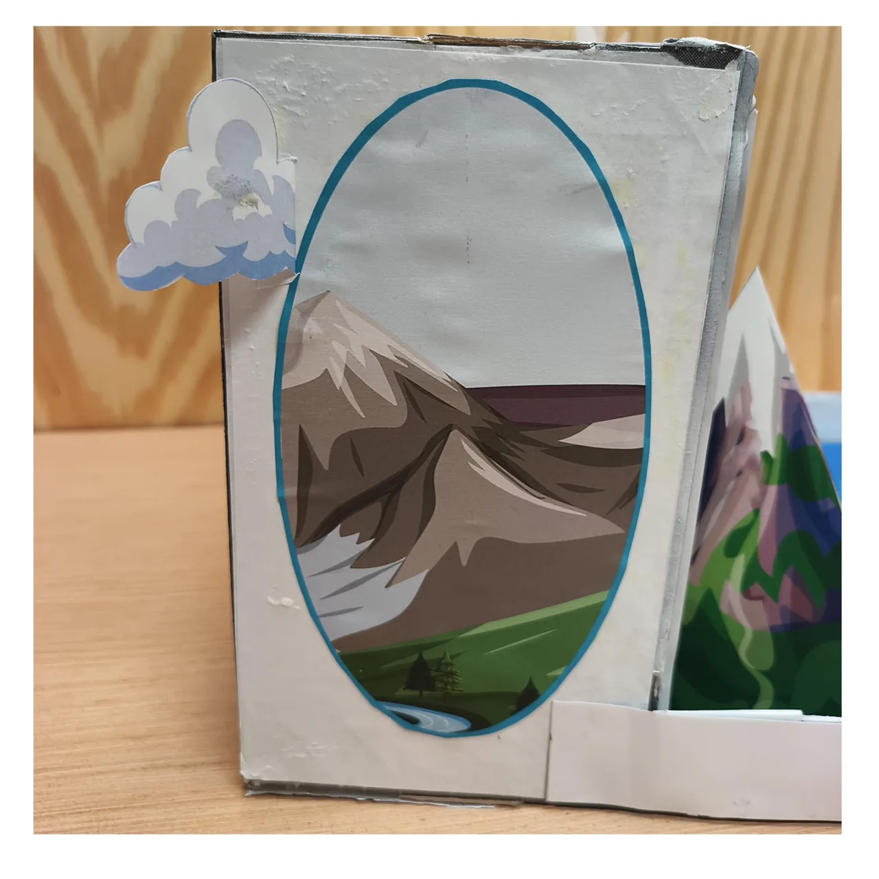 Mountain scenery and cloud attached to the outside of the shoebox